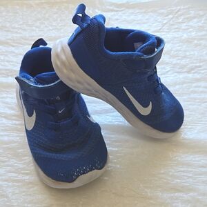 Kids Nike Brand Revolution Shoes Size 8
